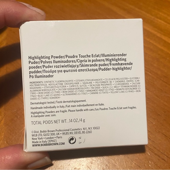 Bobbi Brown Highlighting Powder - Picture 9 of 16